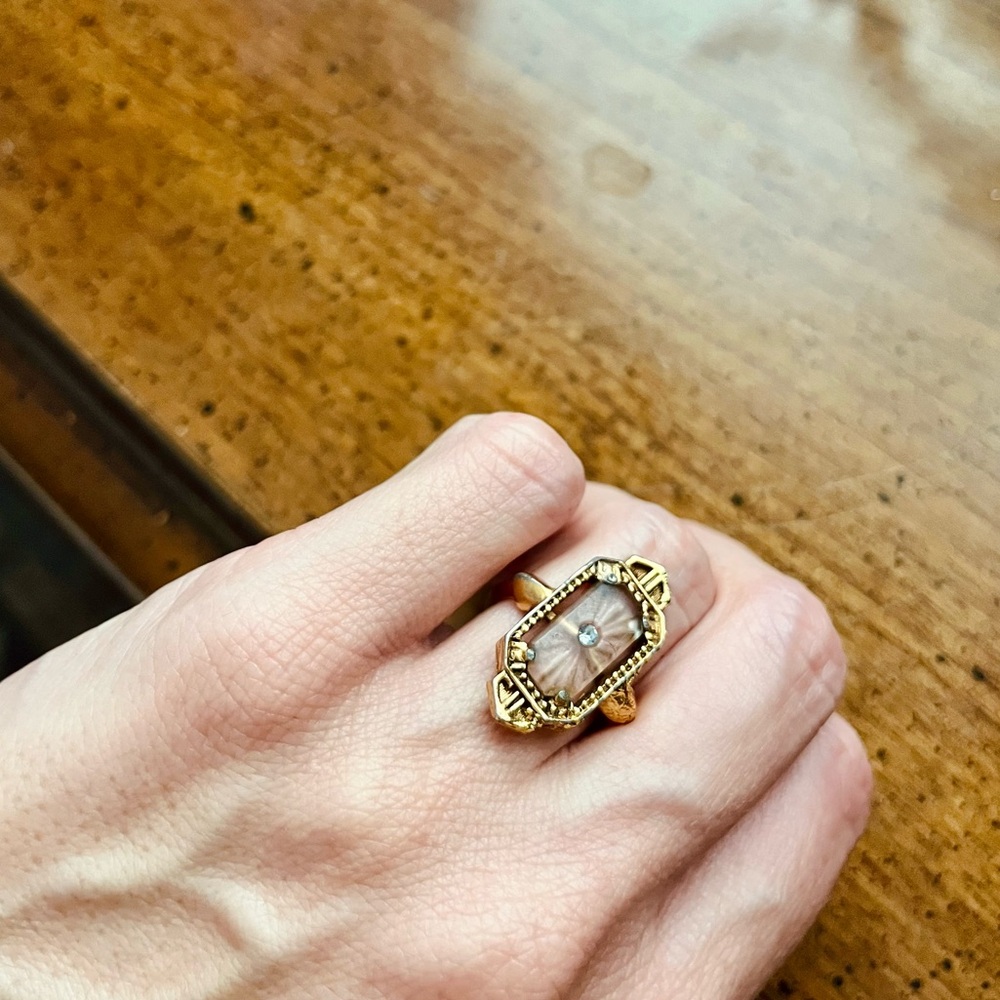 ✨ Vintage Avon ‘Frostlights’ Art Deco Camphor Glass Gold Tone Ring – Size 7 ✨ - Picture 7 of 7